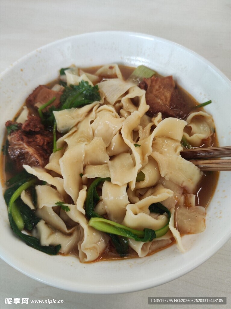 美味牛肉宽面