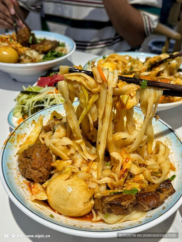 美味诱人的特色拌面