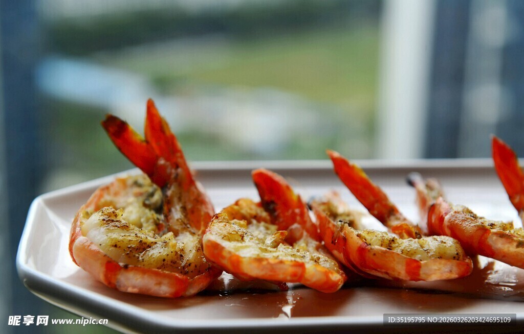 香煎大虾配蒜香面包