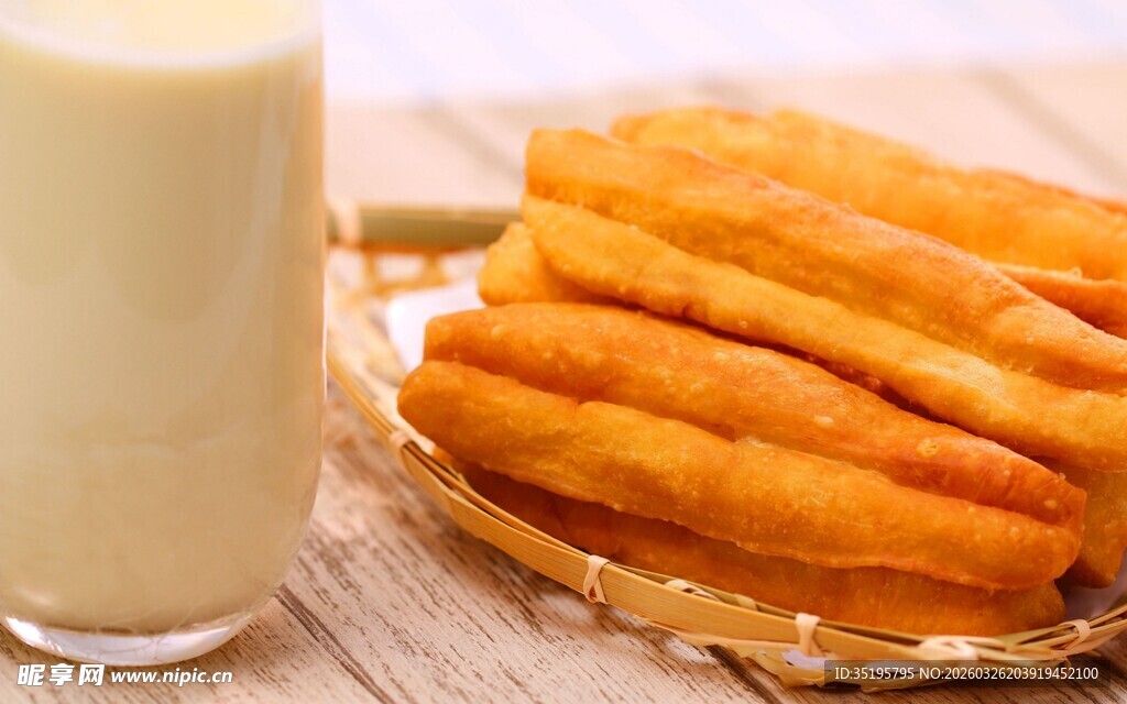 豆浆油条早餐组合