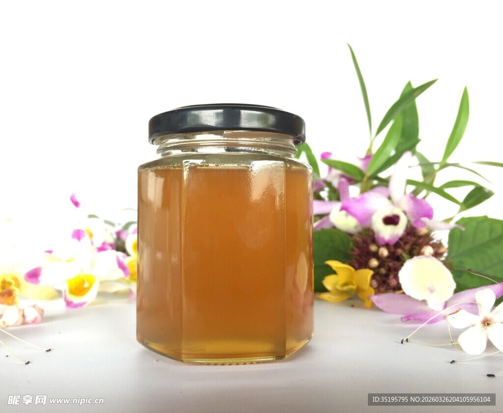 罐装蜂蜜与缤纷花卉