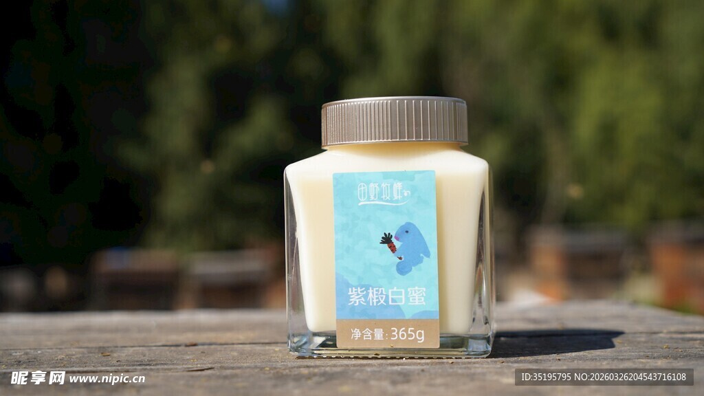 玻璃罐中的精美香薰蜡烛