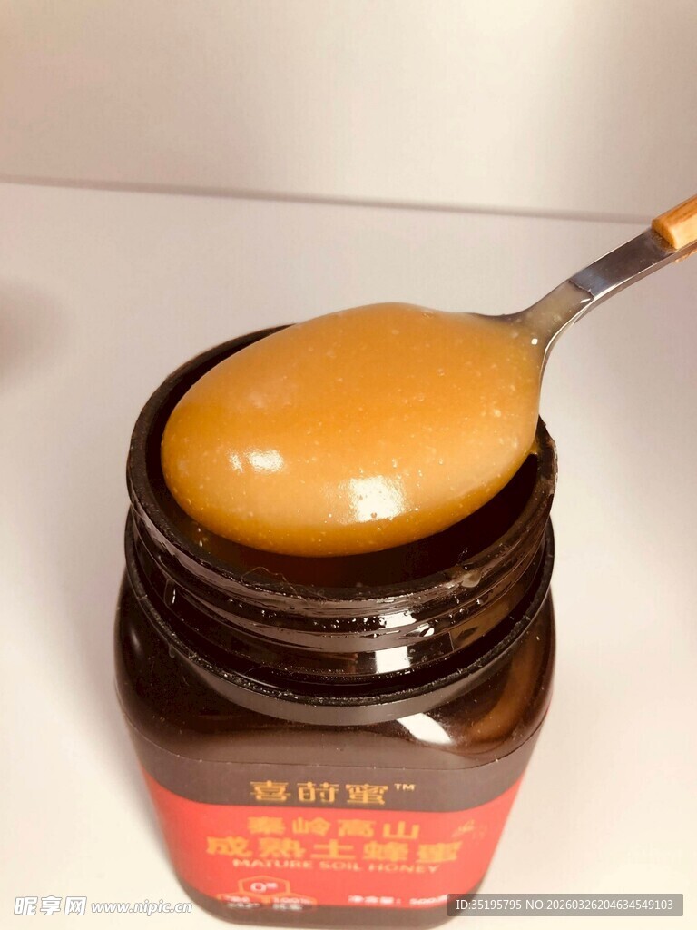 蜂蜜罐中的美味蜂蜜