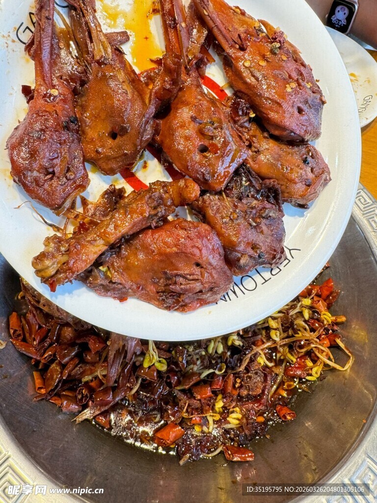 香辣诱人的美味烤兔