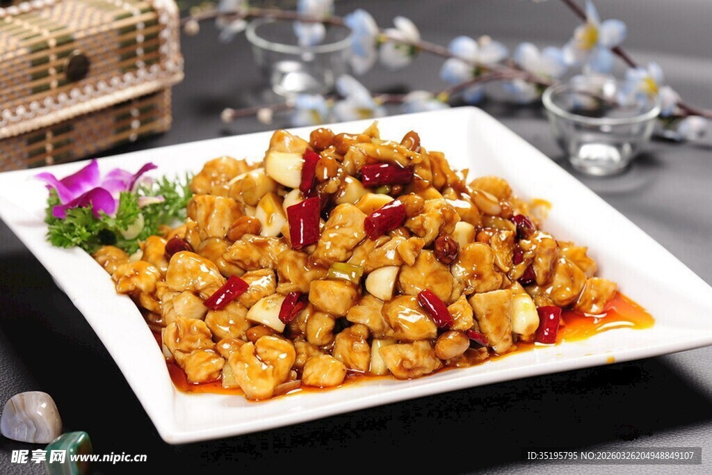 香辣可口的特色爆炒鸡丁