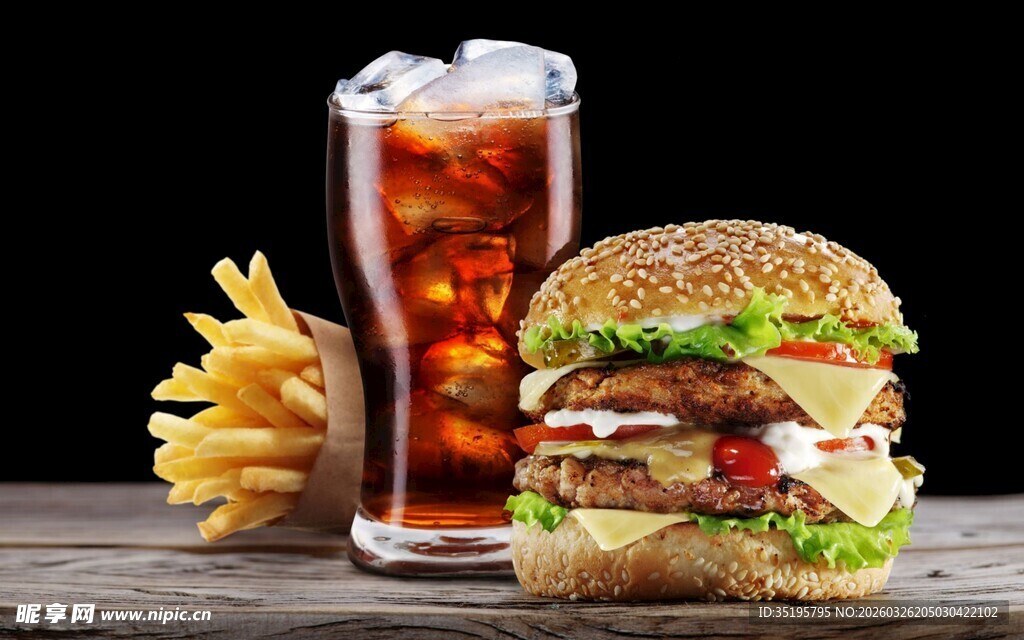 美味汉堡配可乐与薯条