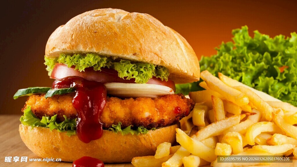 美味汉堡配薯条与蔬菜