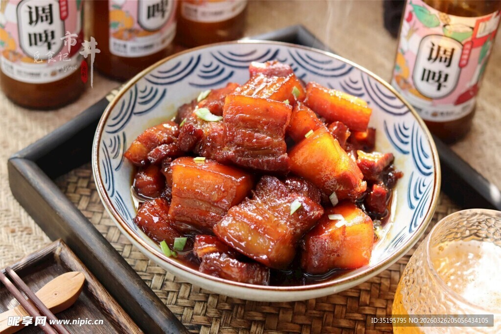 美味红烧肉搭配土豆