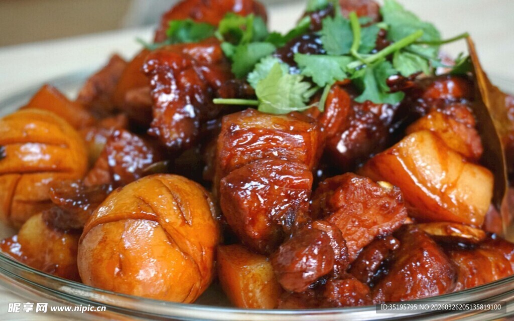 美味红烧猪蹄配卤蛋