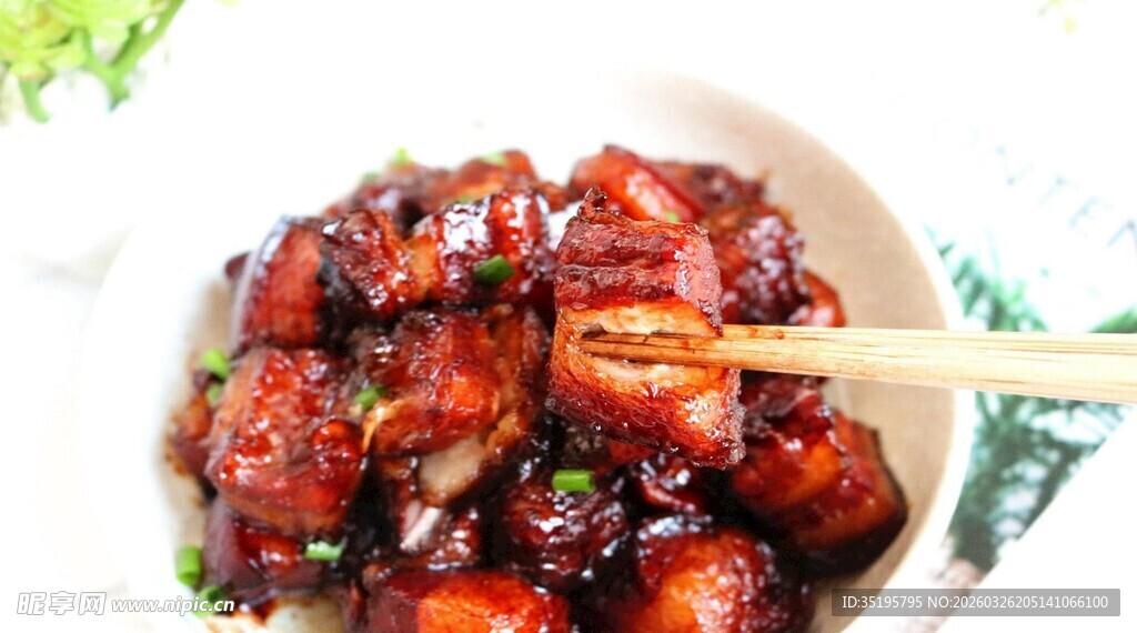 美味糖醋排骨诱人上桌