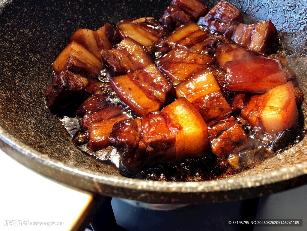 锅中美味红烧肉