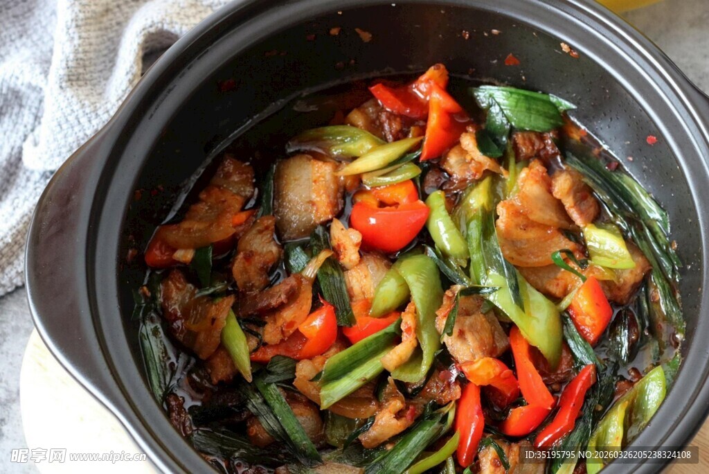 美味彩椒炒肉煲