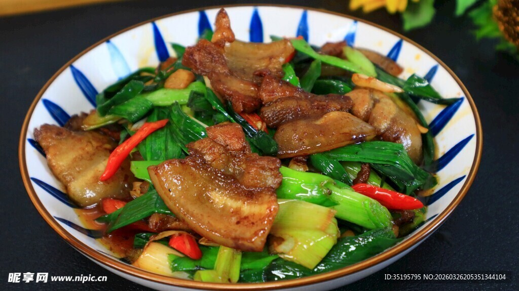 美味五花肉炒青椒