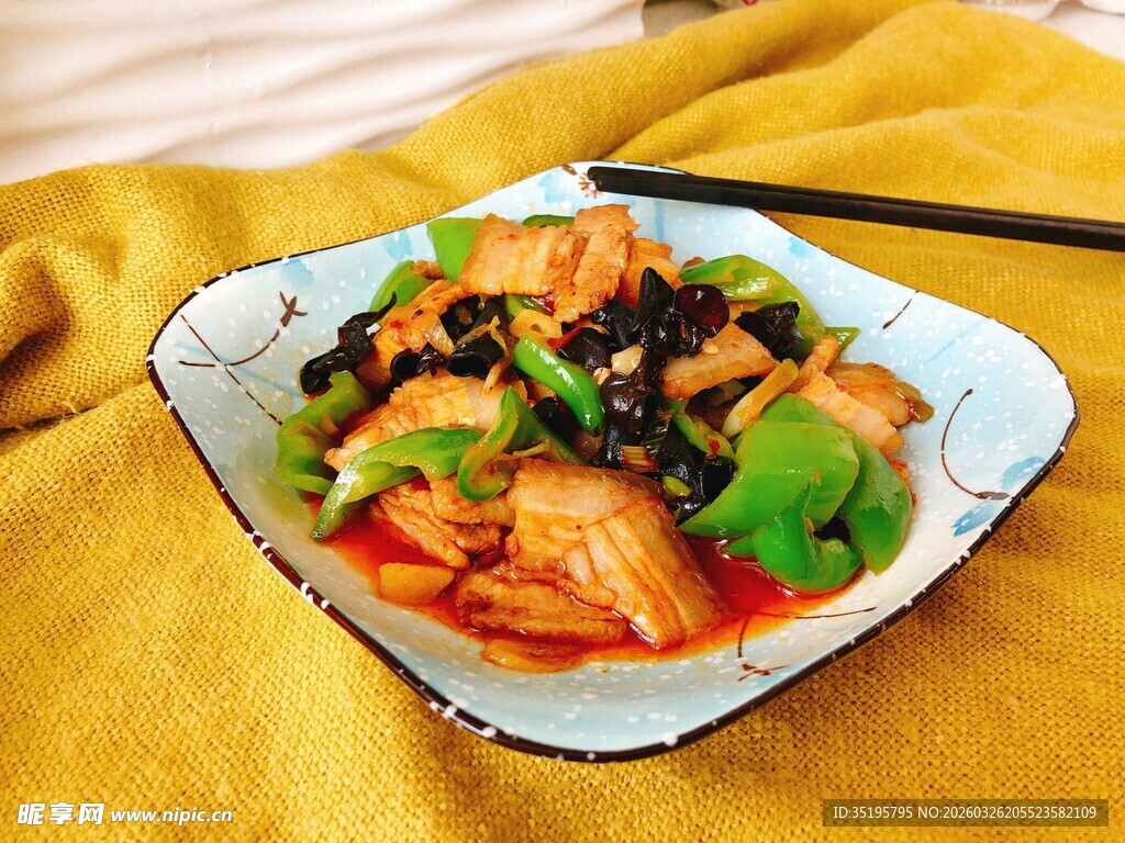美味青椒木耳炒肉片