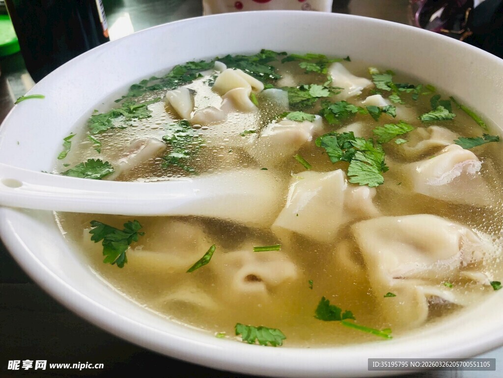 鲜香馄饨汤