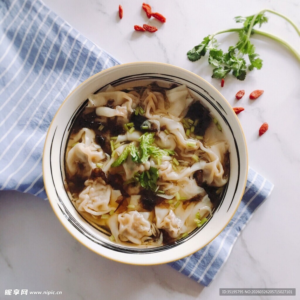 美味鸡肉菌菇汤