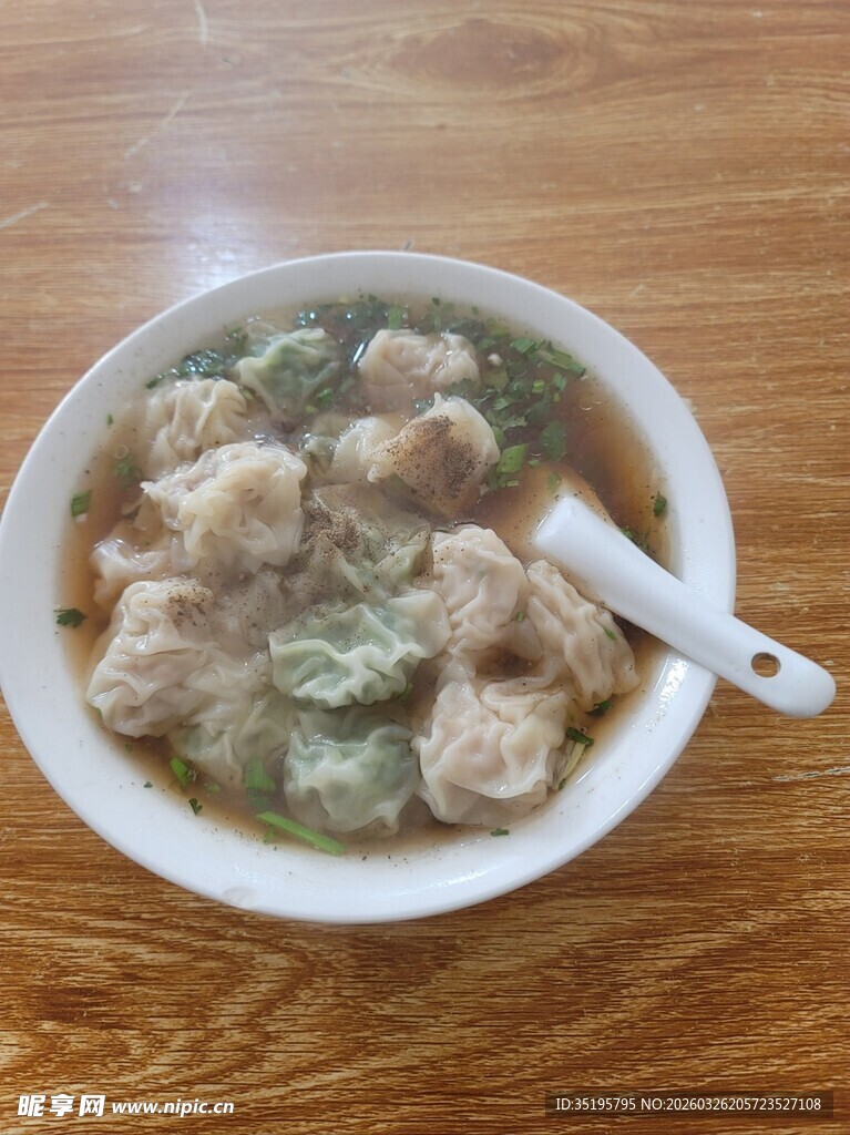 一碗美味的肉丸汤