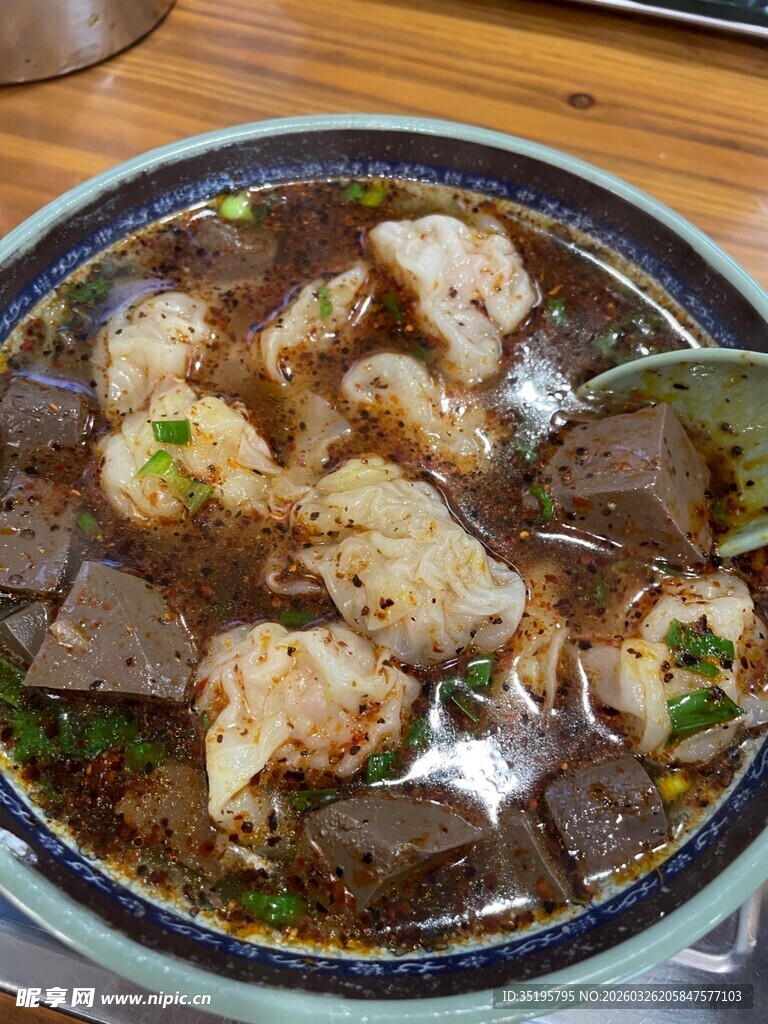 美味馄饨鸭血汤