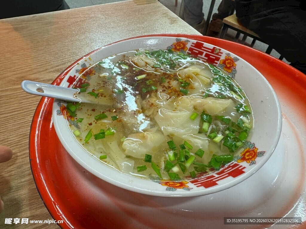 美味馄饨汤