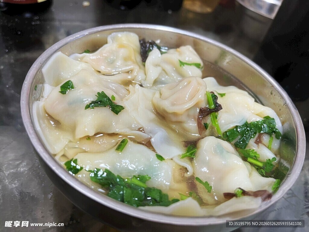 美味馄饨汤