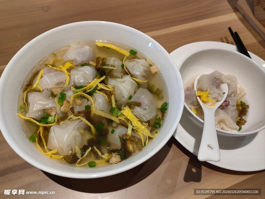 虾仁鸡蛋蔬菜汤一碗