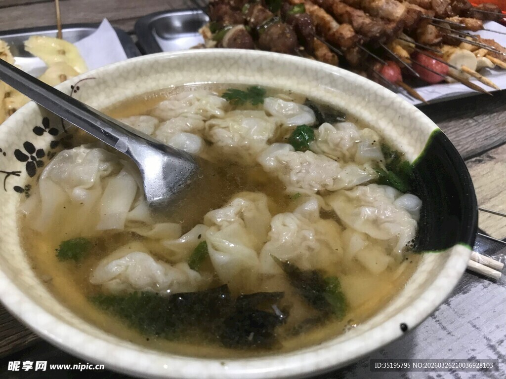 美味馄饨汤
