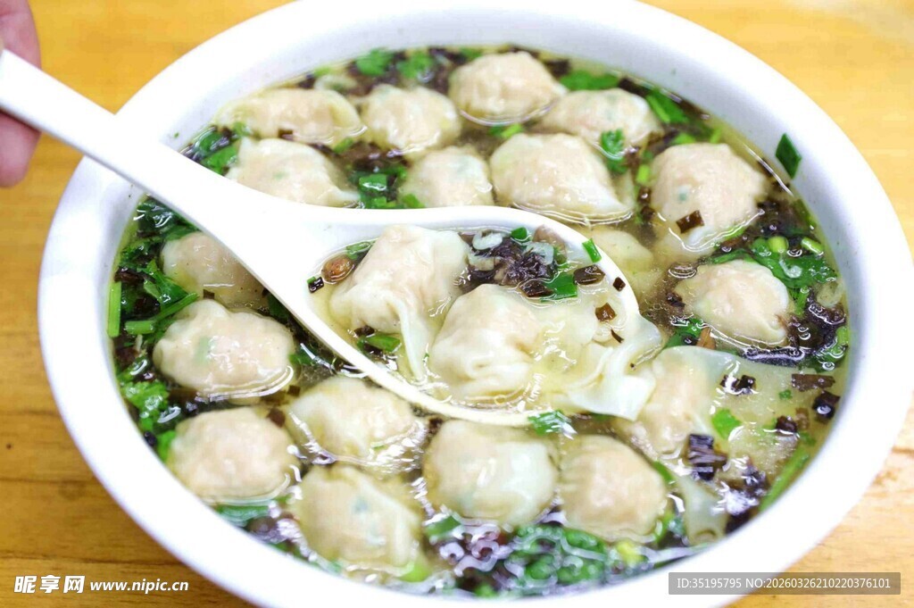 美味鱼丸汤鲜香诱人