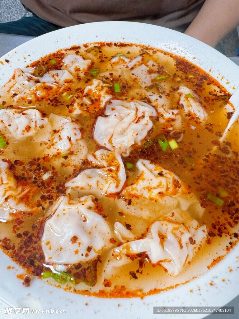 红油抄手鲜香诱人