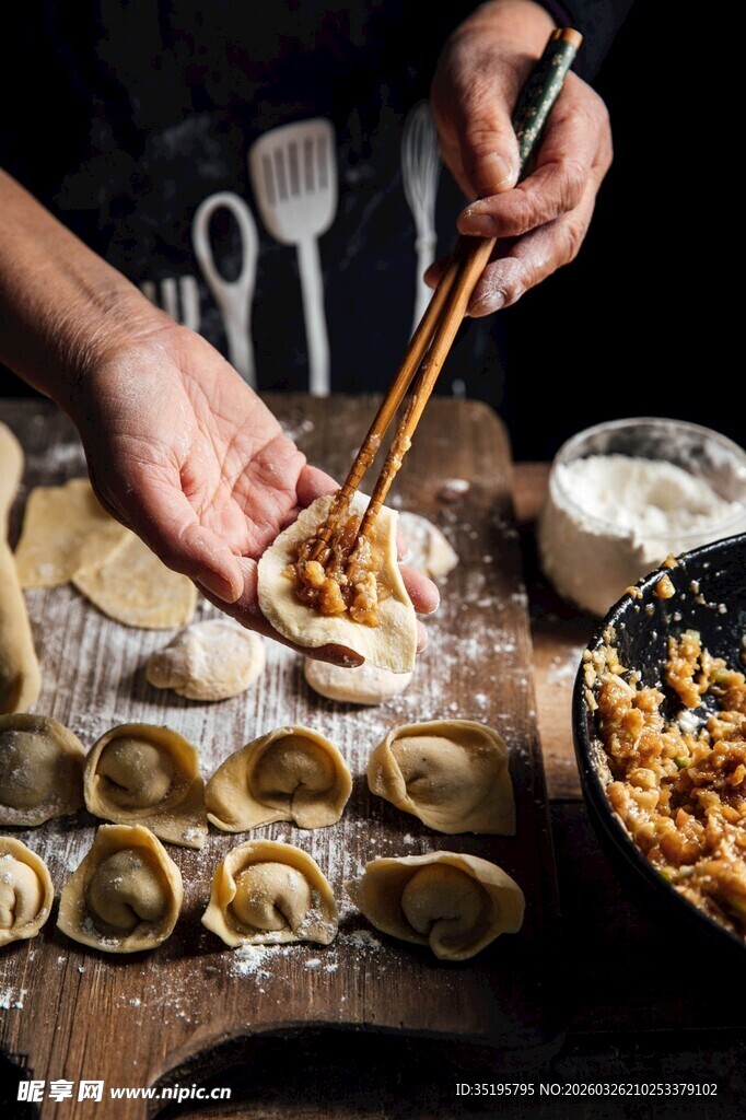 手工包饺子场景