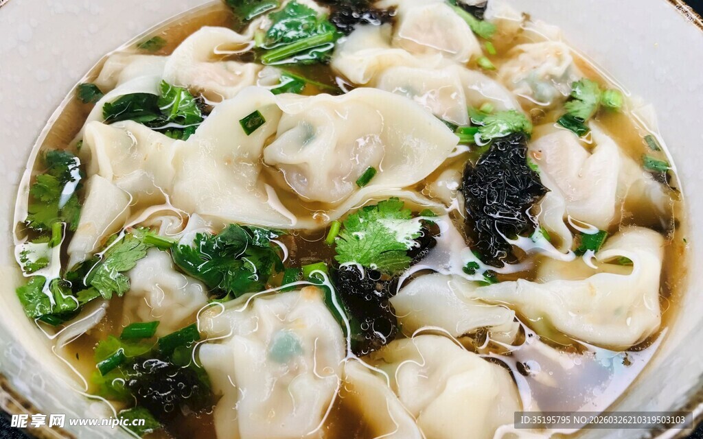 鲜香馄饨汤清爽又美味