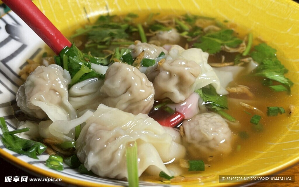 鲜香肉丸馄饨汤