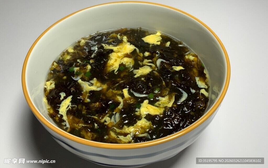 一碗美味的紫菜蛋花汤