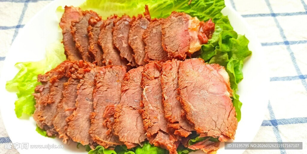 美味酱牛肉切片摆盘
