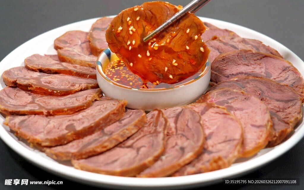 美味火腿拼盘配特色酱料