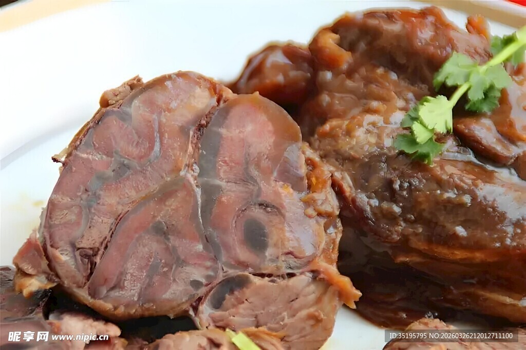 美味卤牛肉切片摆盘