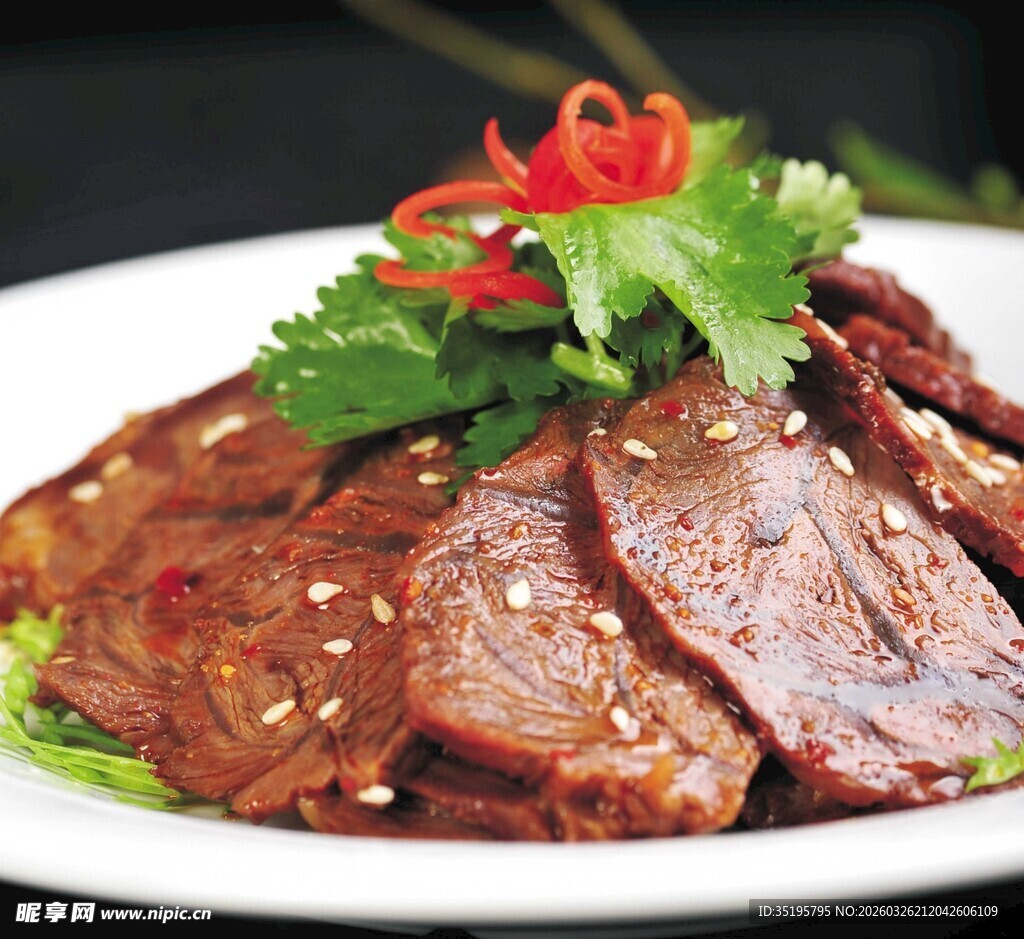 美味卤牛肉摆盘精致