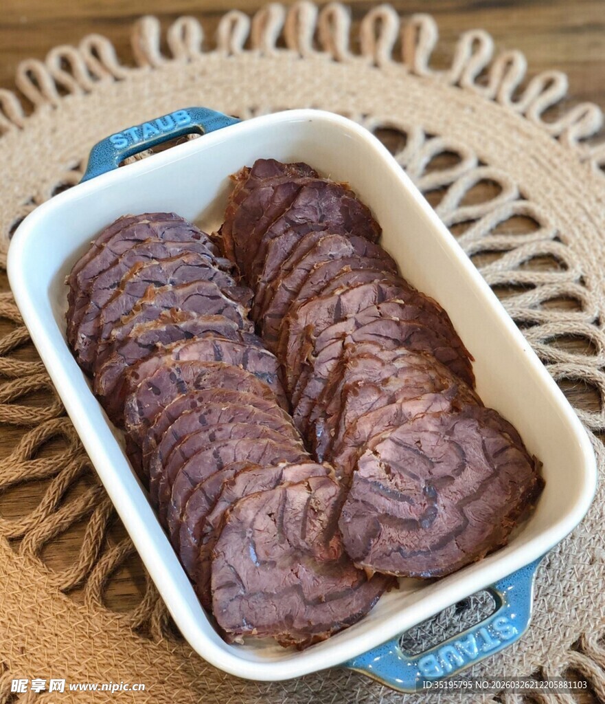 盘中美味牛肉卷