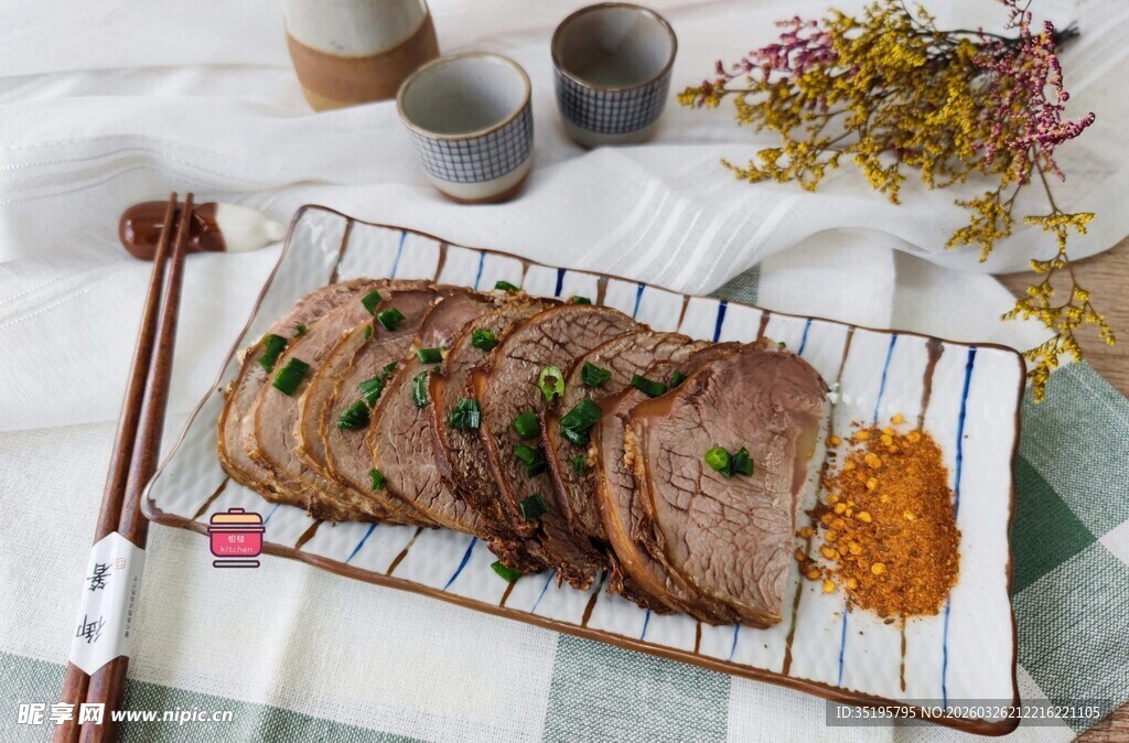 美味切片烤肉摆盘精致