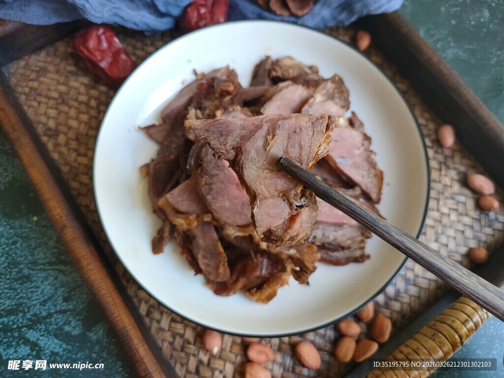 美味卤牛肉盘中佳肴