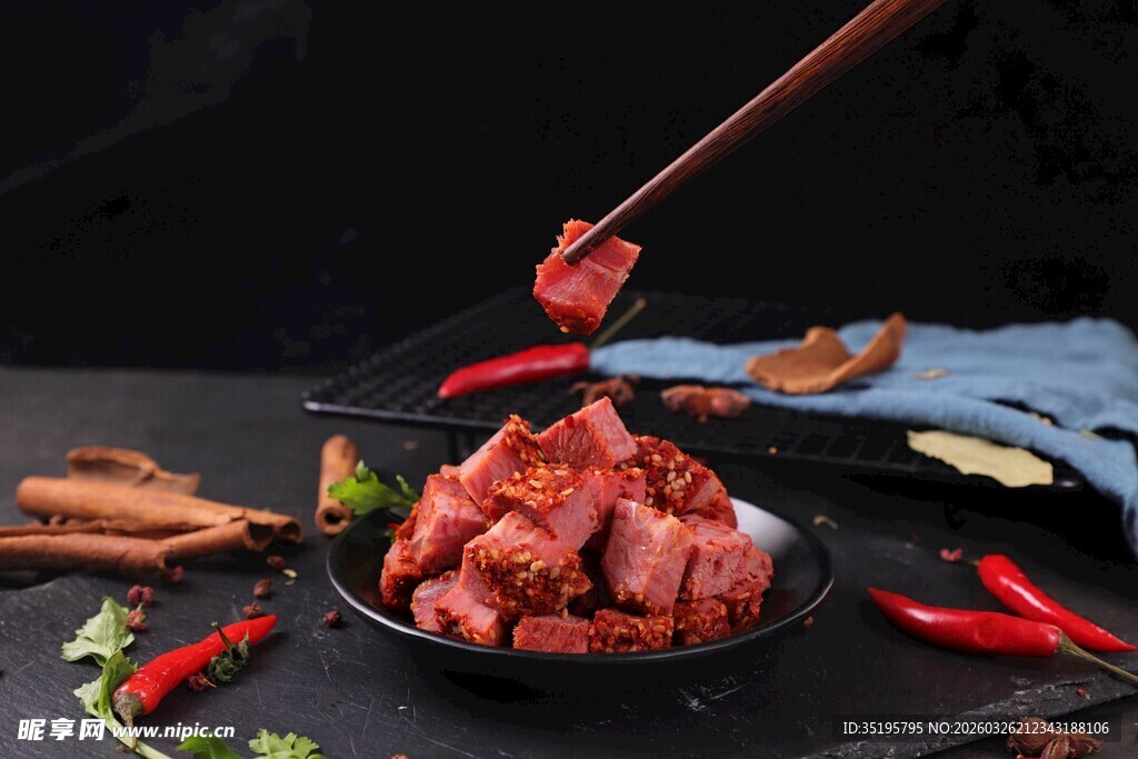 美味香辣排骨诱人瞬间