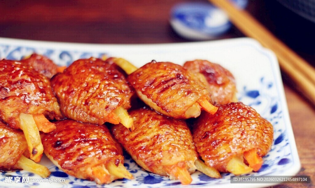 美味扇贝串诱人海鲜佳肴