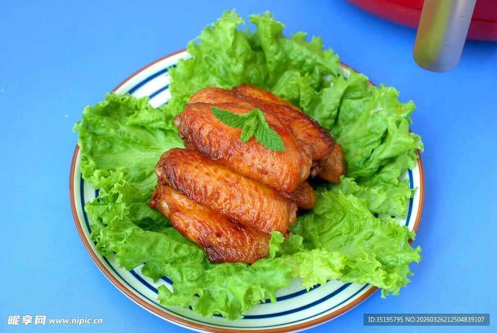 美味烤肠配生菜