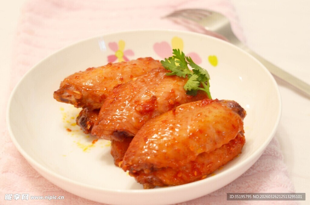 美味烤鸡翅摆盘精致