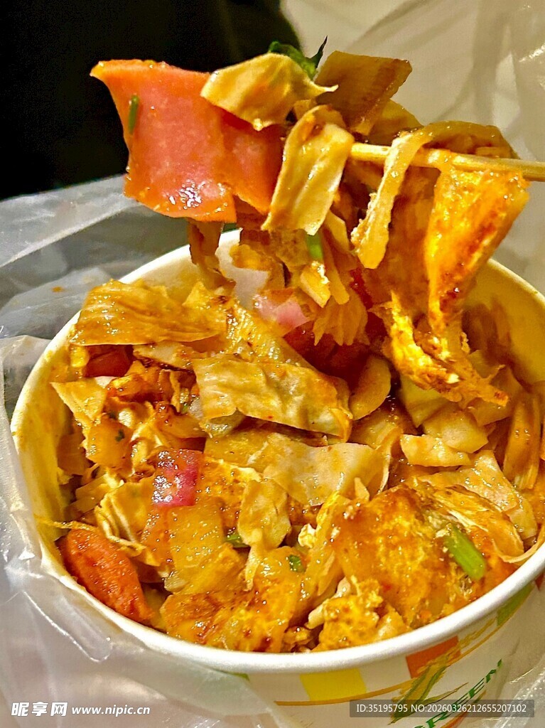 美味诱人的特色拌泡面