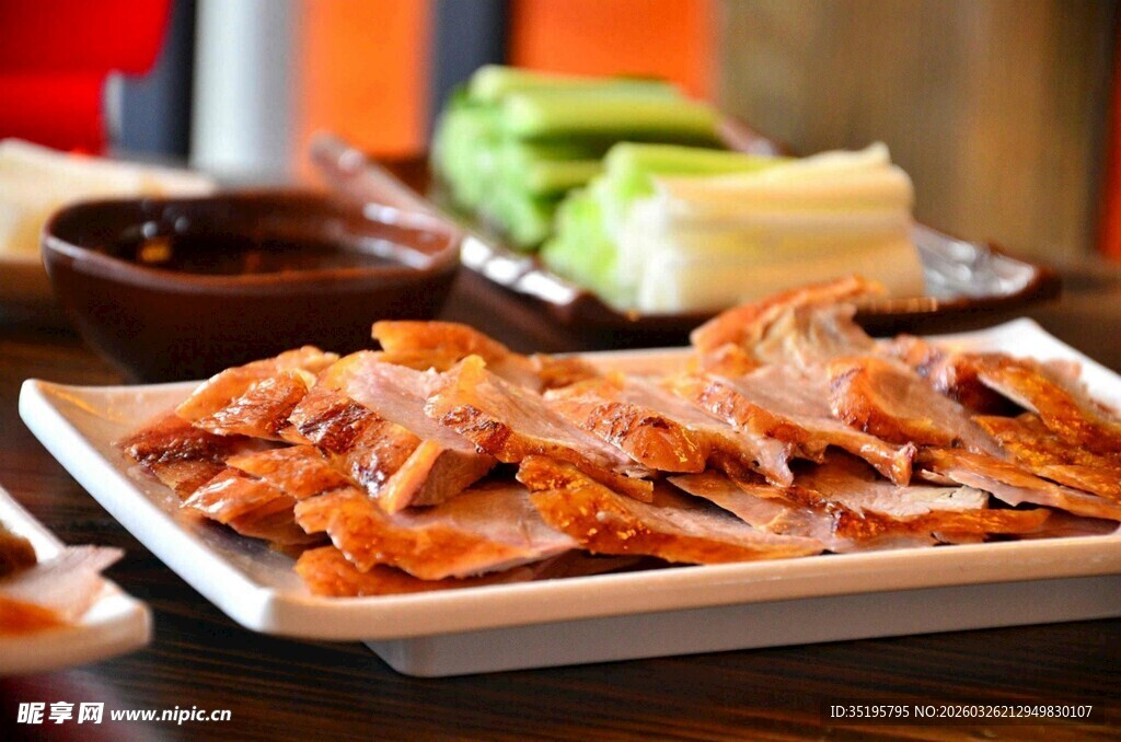 美味的中式烤鸭肉片