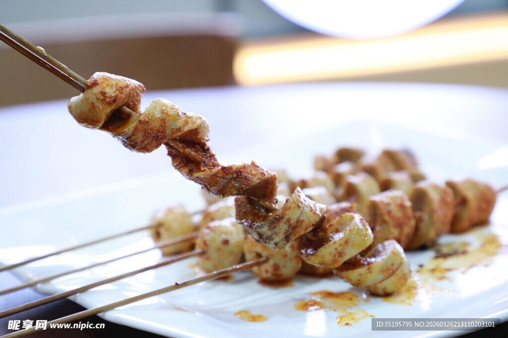 美味烤串诱人的舌尖享受
