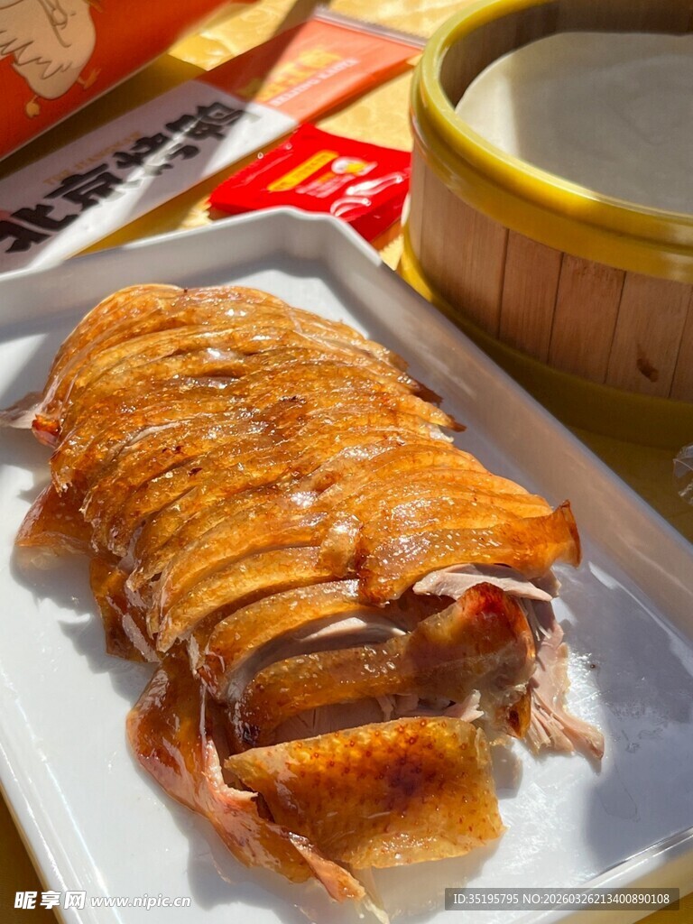 美味烤鸭摆盘待享