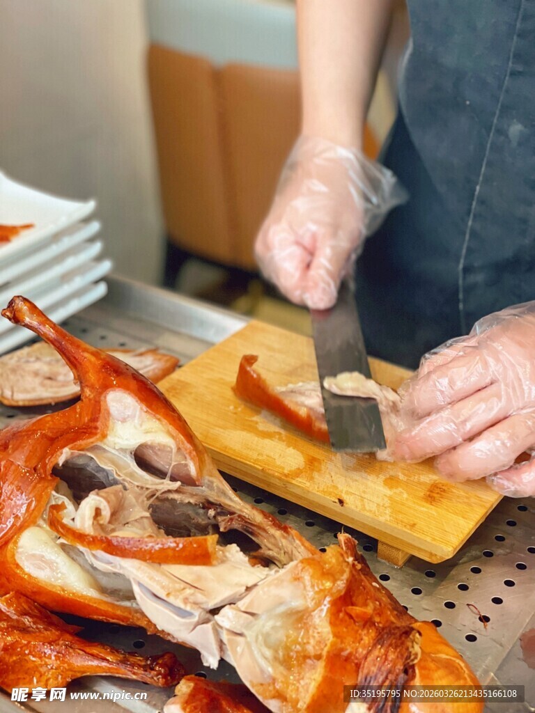 厨师切卤味美食