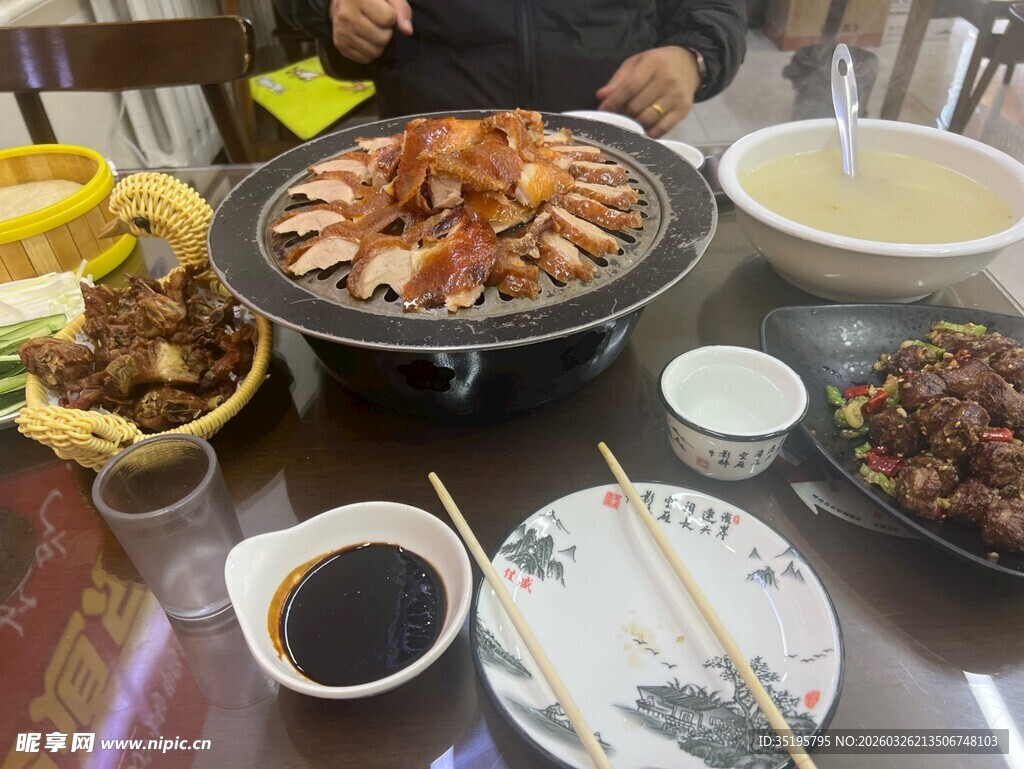 丰盛中式餐桌美食盛宴