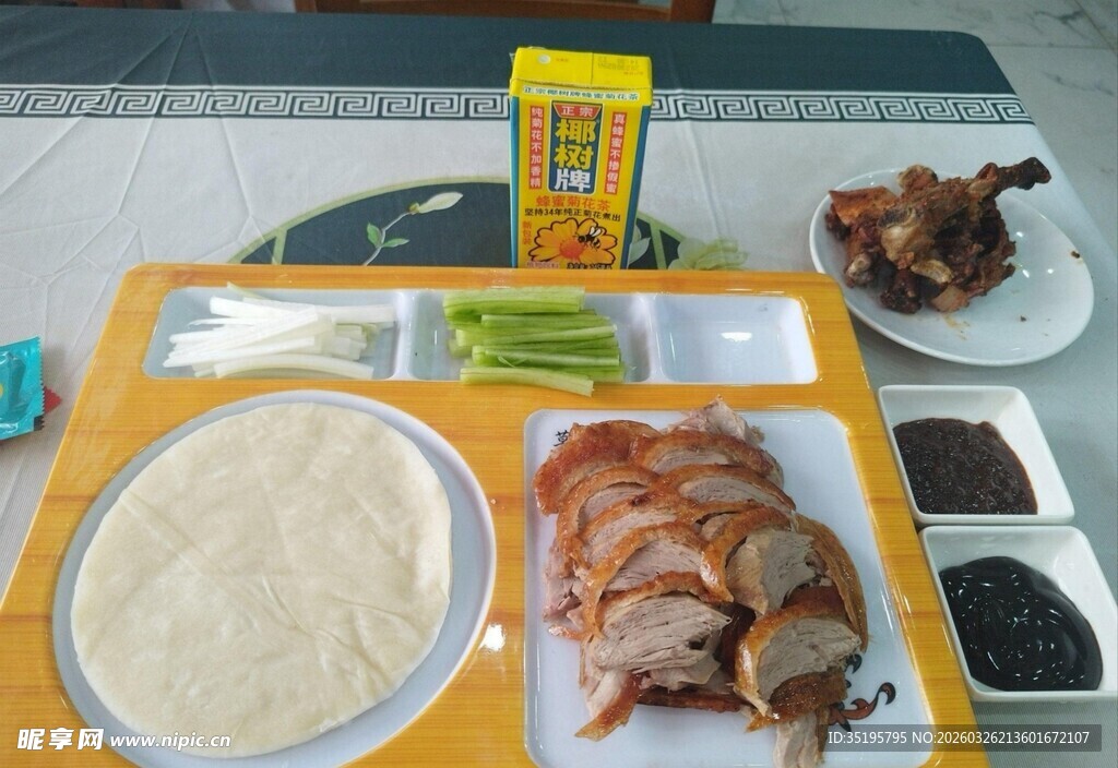 北京烤鸭食材与配料展示